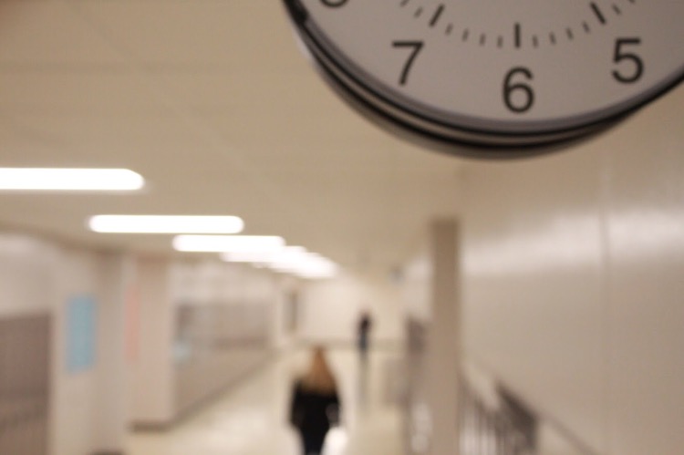 Walking back to her first block online class, junior Michelle Zemke does not mind the two minute difference. “The time change won’t really affect my routine in the morning,” Zemke said. “It honestly doesnt matter to me, two minutes isnt going to make or break my schedule.”