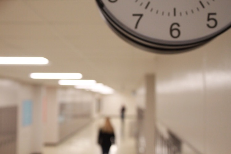 Walking back to her first block online class, junior Michelle Zemke does not mind the two minute difference. “The time change won’t really affect my routine in the morning,” Zemke said. “It honestly doesn't matter to me, two minutes isn't going to make or break my schedule.”