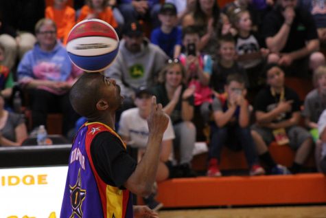 Harlem wizards fundraiser event helps raise money for weight room equipment