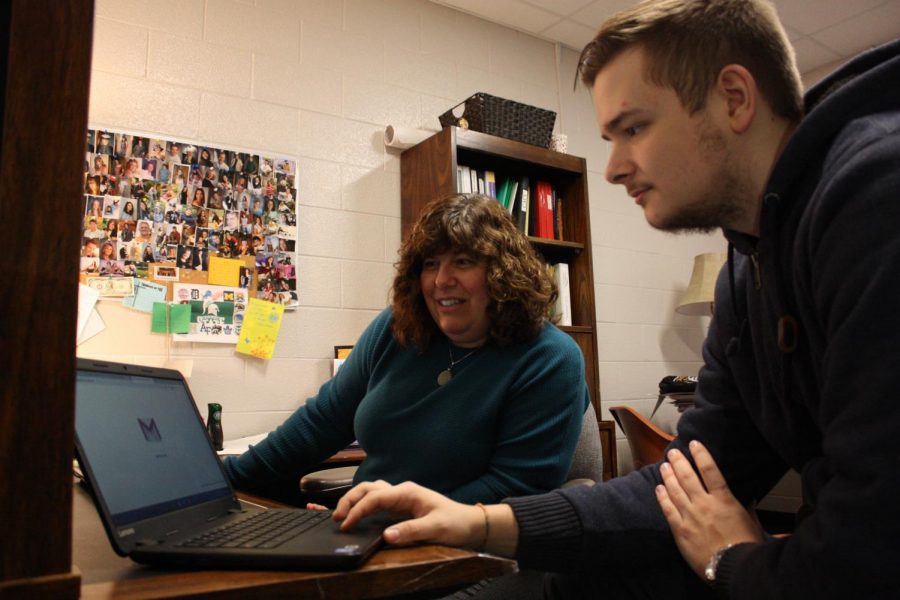 Counselor Leslie Cummings helps Frederick Choate 12 figure out how to send his transcript to Kettering University.