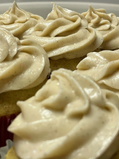 Apple pie is a popular Thanksgiving treat but when it comes to baking these, cupcakes are the easy route to go. These apple pie cupcakes are a delightful treat filled with apple pie filling, cinnamon cake and creamy cinnamon buttercream frosting.