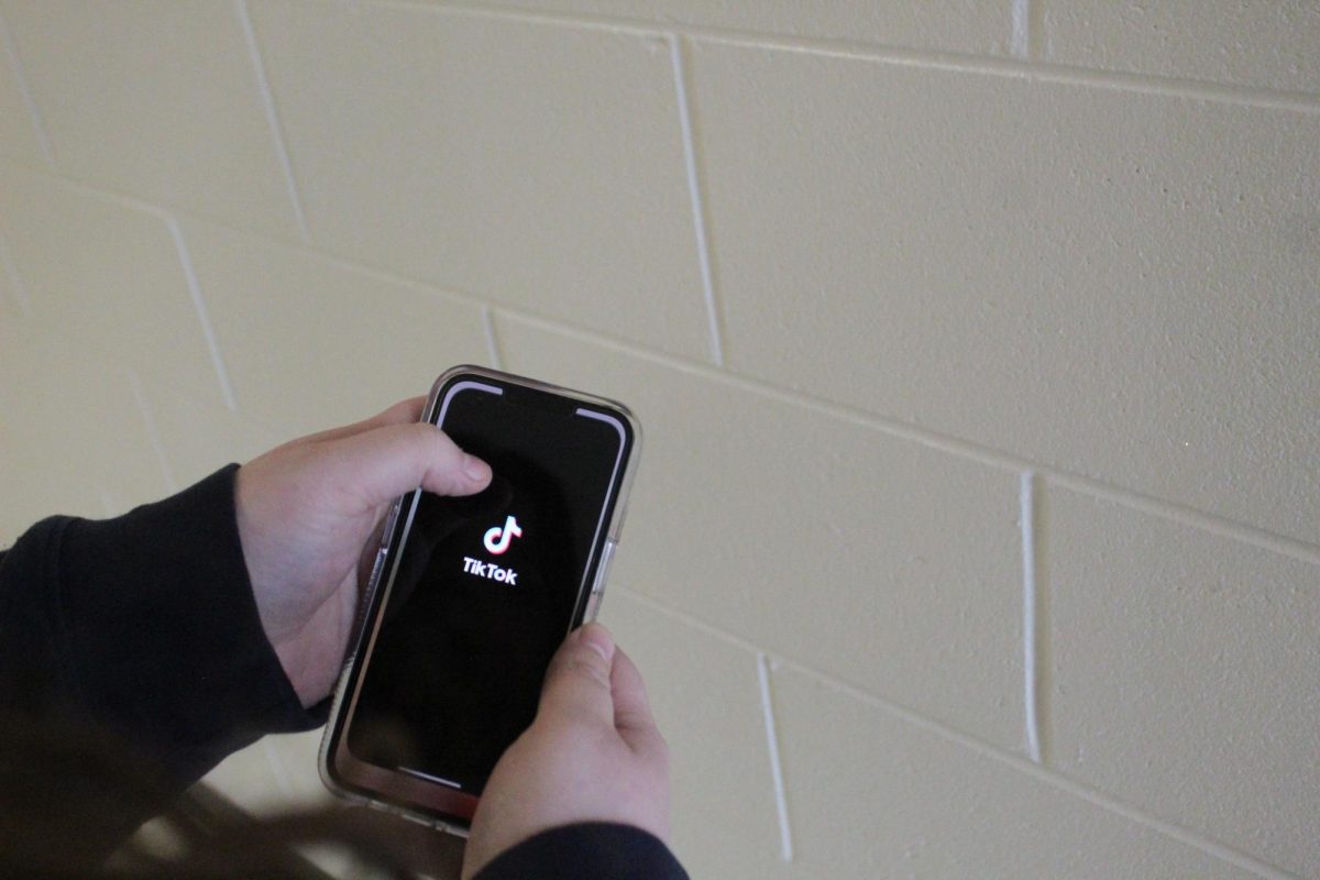 Senior Cheyenne Calhoun opens TikTok in between classes to mindlessly scroll before redirecting her attention to what the teacher has to say.